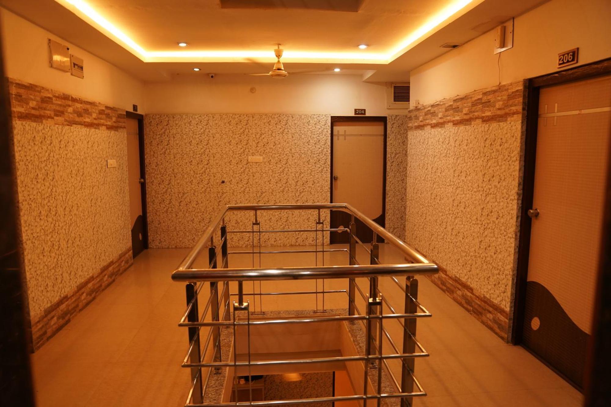 Hotel Omni Plaza Dźodhpur Zewnętrze zdjęcie