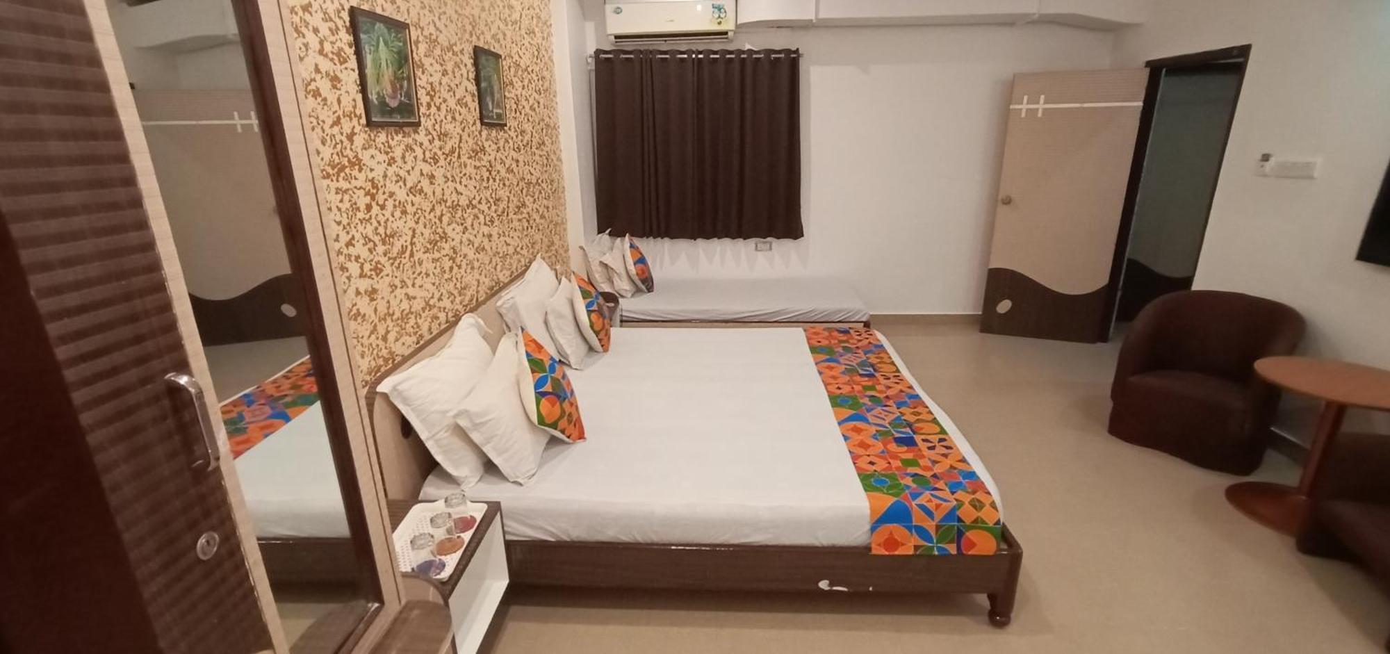 Hotel Omni Plaza Dźodhpur Zewnętrze zdjęcie