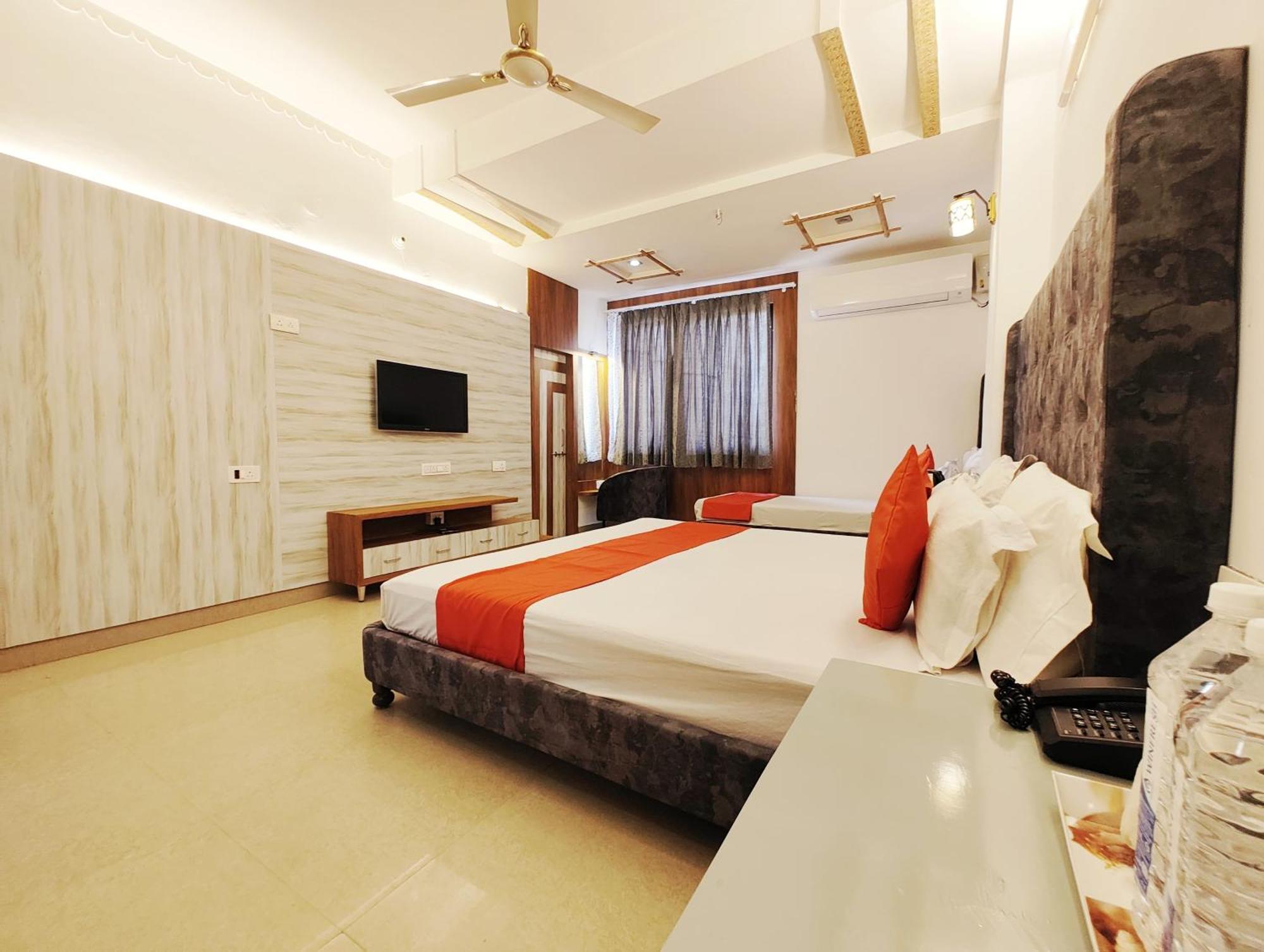 Hotel Omni Plaza Dźodhpur Zewnętrze zdjęcie