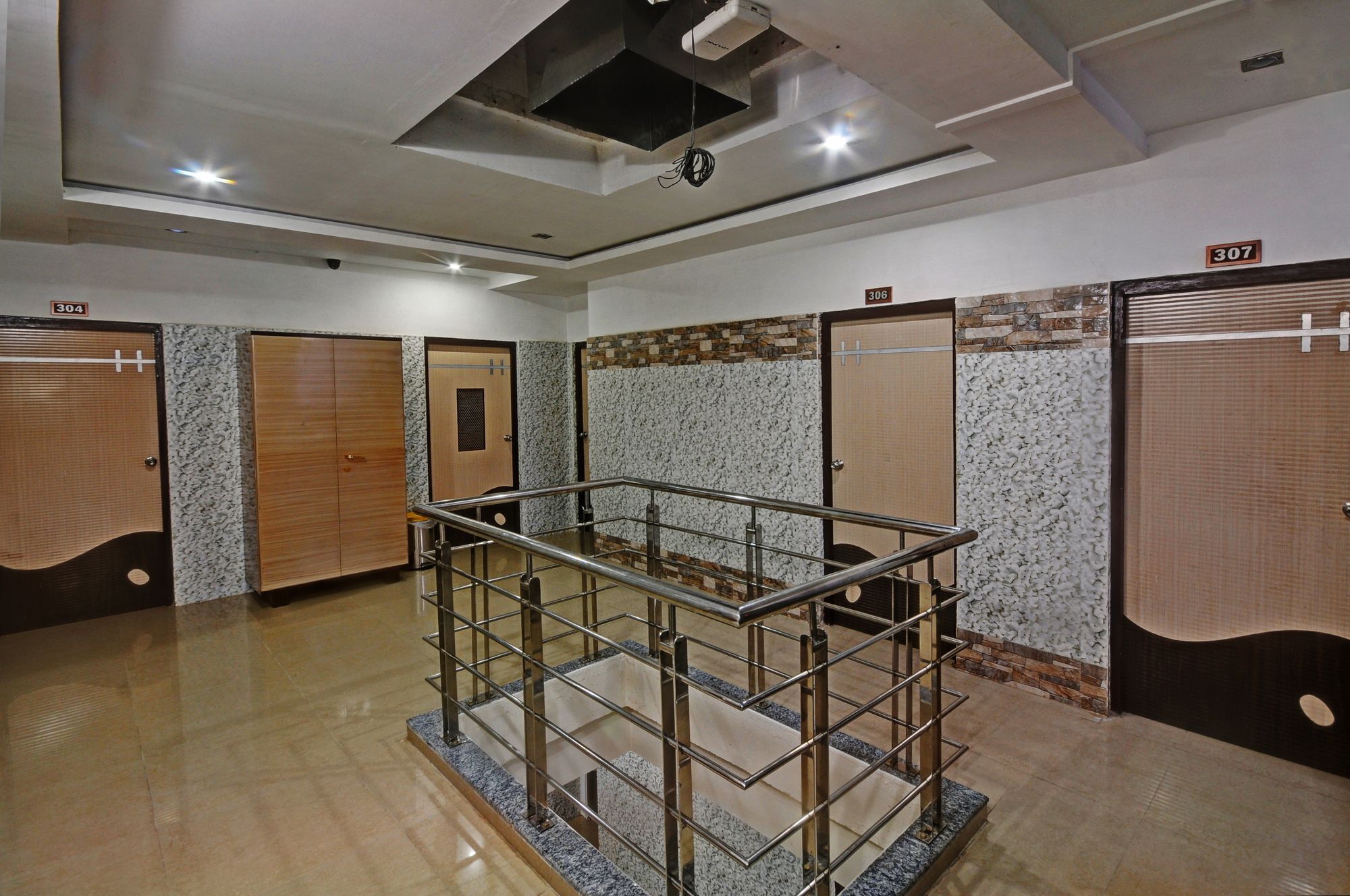 Hotel Omni Plaza Dźodhpur Zewnętrze zdjęcie